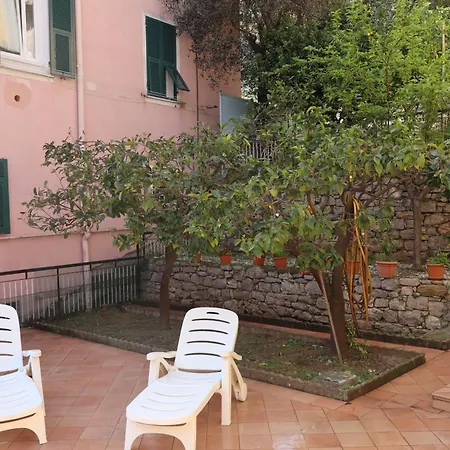 Giulio's Terraces In The Bay Daire